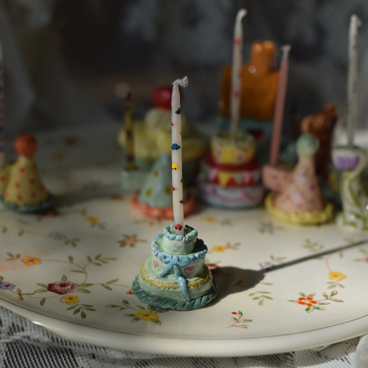 BLUE CAKE CANDLE HOLDER