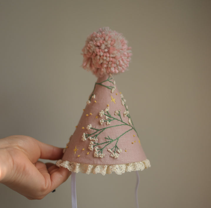 BABY'S BREATH PARTY HAT
